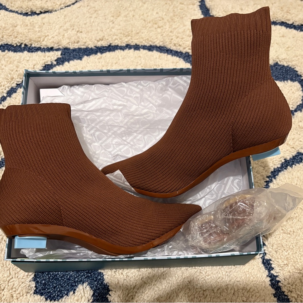 Sz 7 Walnut Booties from Pashion Footwear - Picture 2 of 3